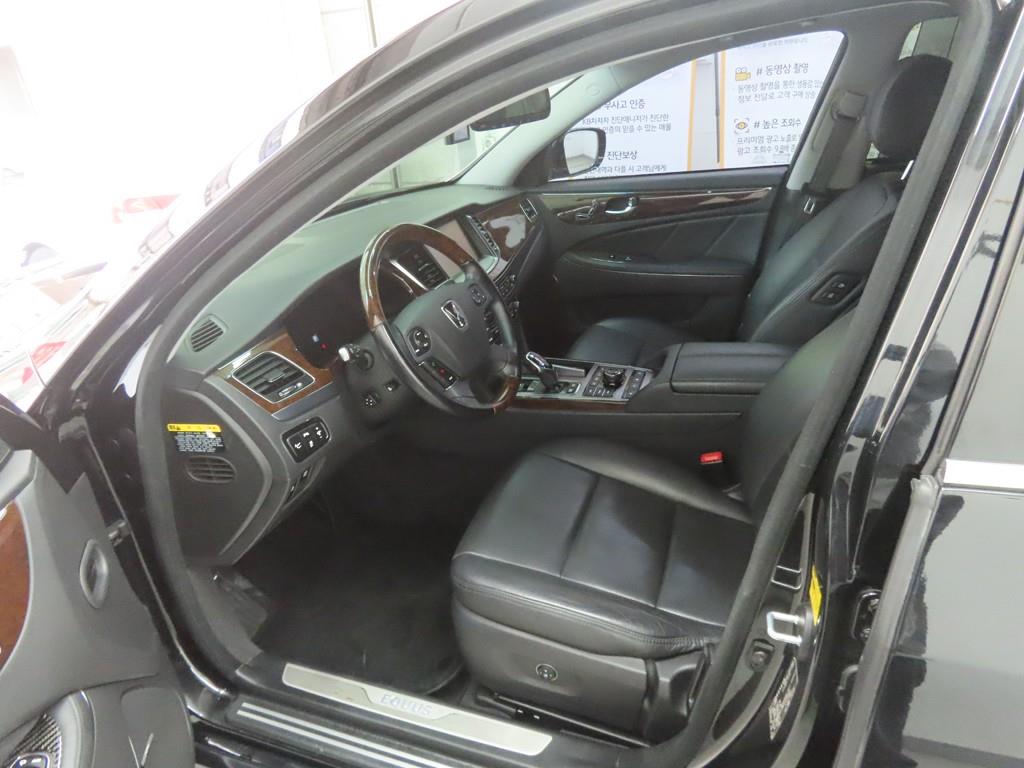 HYUNDAI Equus - Vista 7