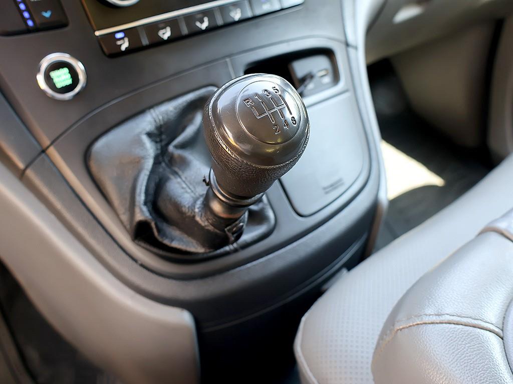 HYUNDAI Starex - Vista 8