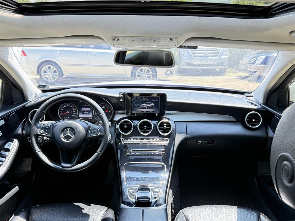 Mercedes Benz C Class - Vista 9