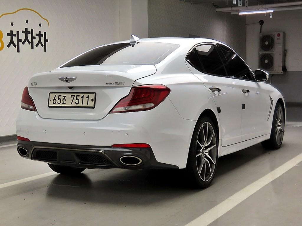 Genesis G70 - Vista 6