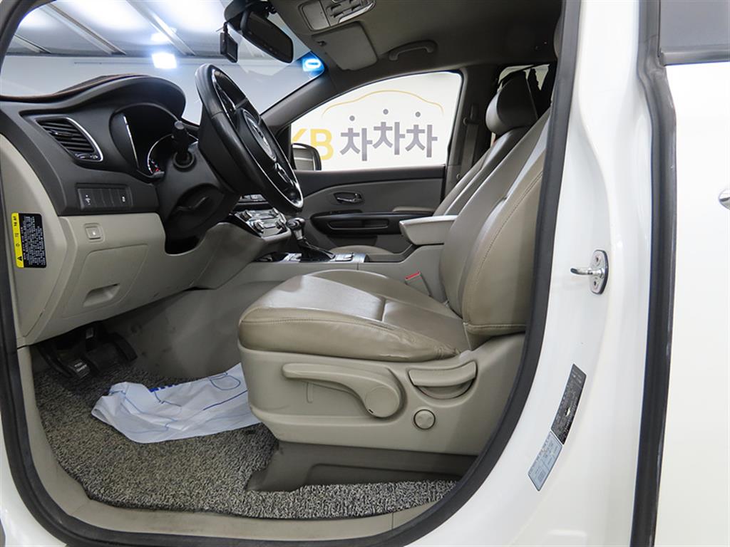 KIA Carnival - Vista 7