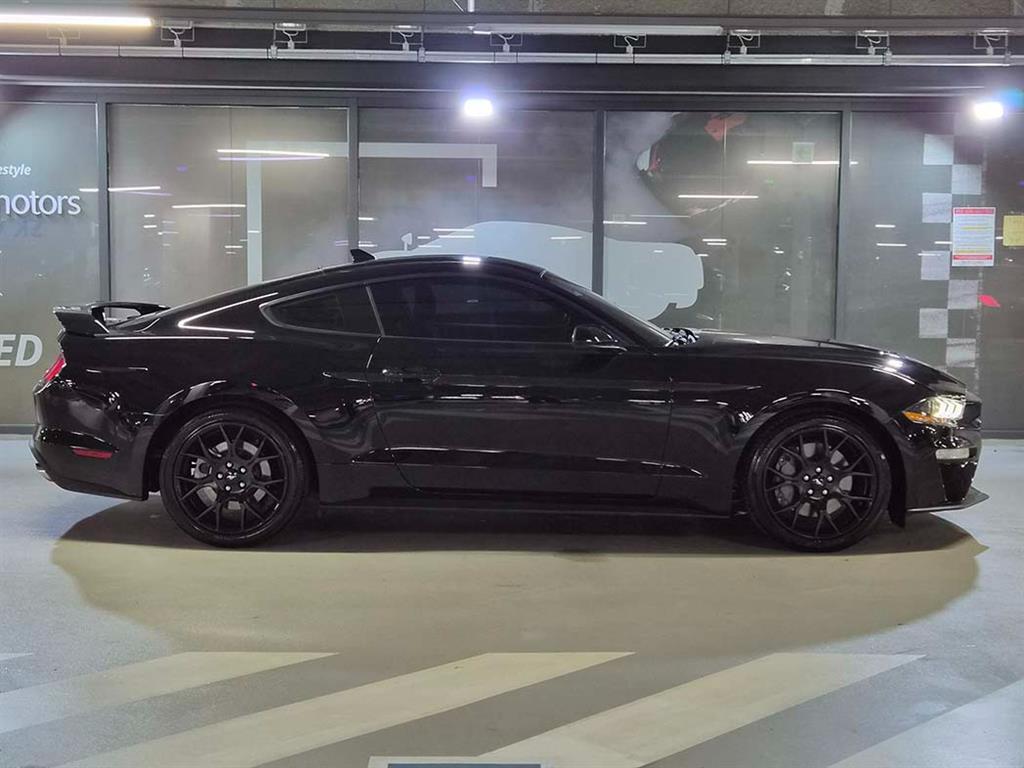 Ford Mustang - Vista 3