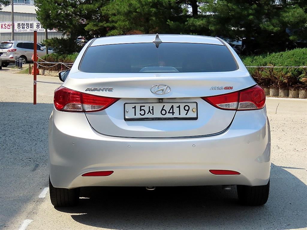 HYUNDAI Avante - Vista 6