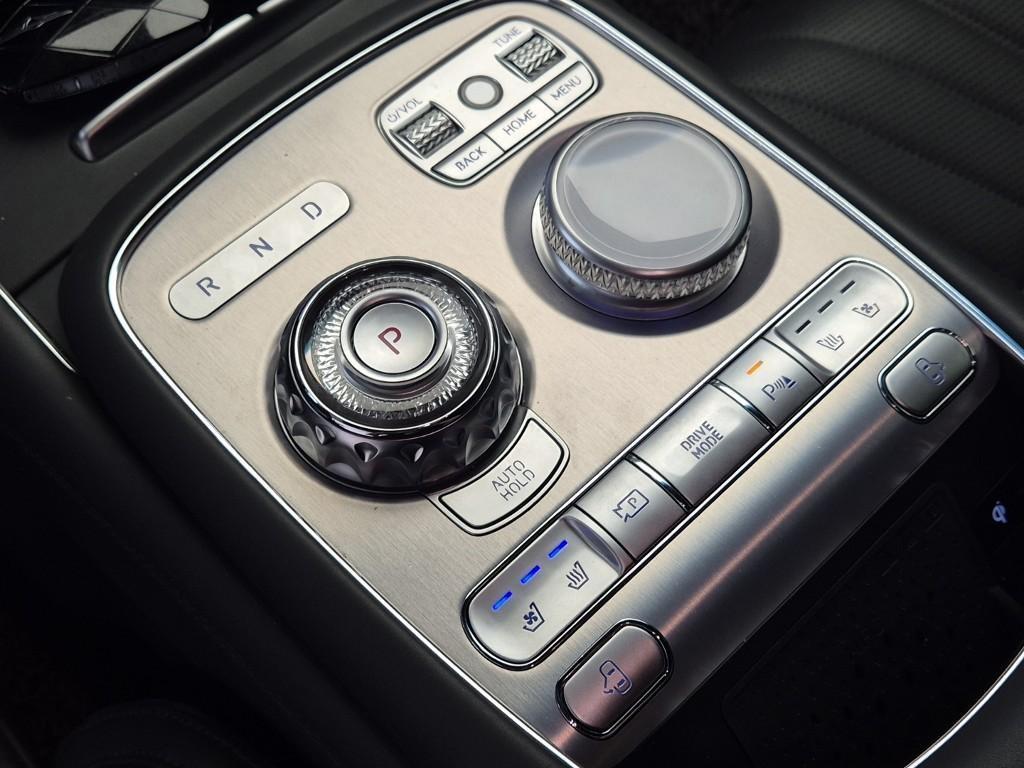 Genesis G90 - Vista 9