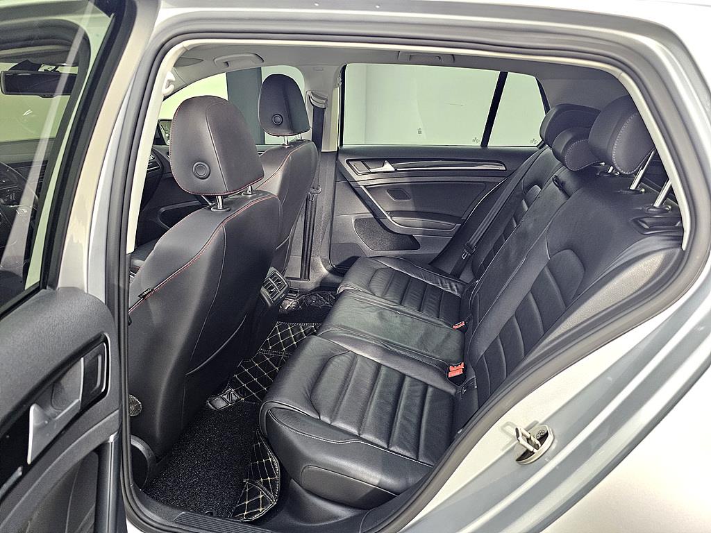 Volkswagen Golf - Vista 10