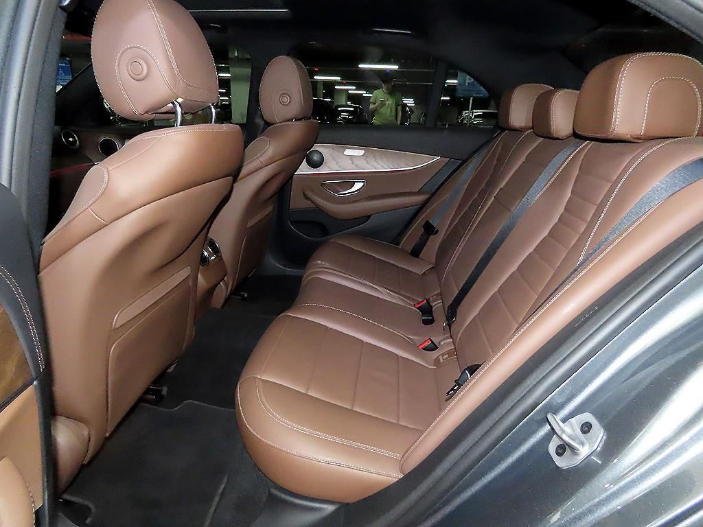 Mercedes Benz E class - Vista 9