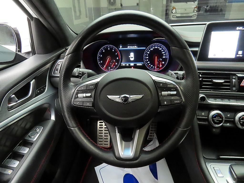 Genesis G70 - Vista 9