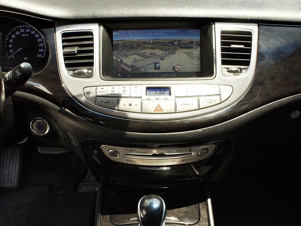 HYUNDAI Genesis - Vista 12