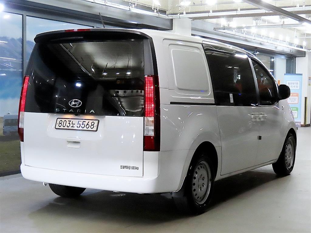 HYUNDAI Staria - Vista 6