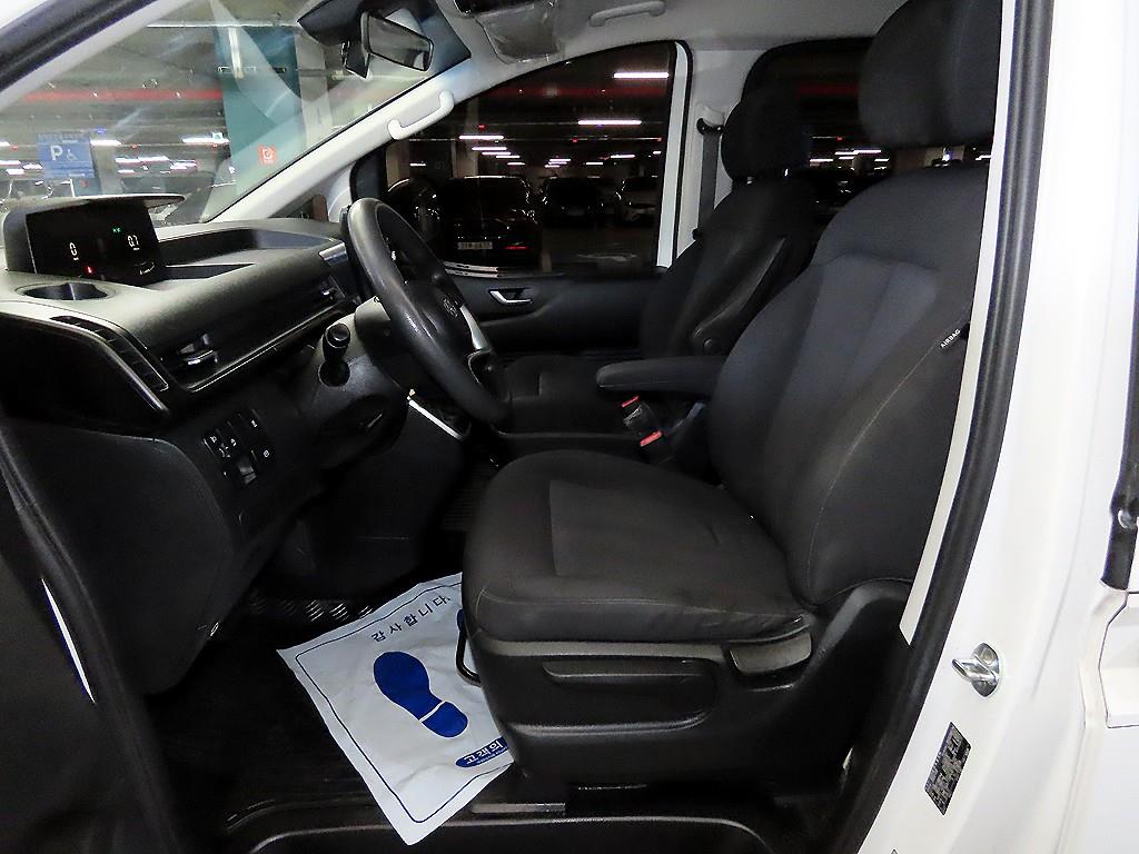 HYUNDAI Staria - Vista 8