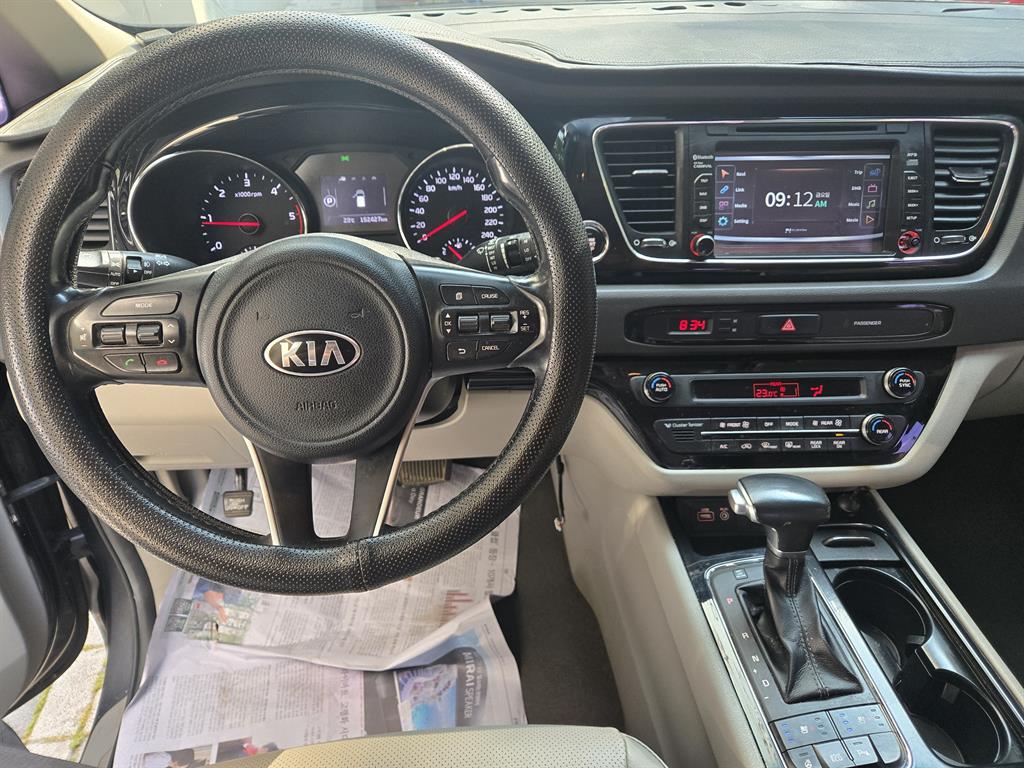 KIA Carnival - Vista 9
