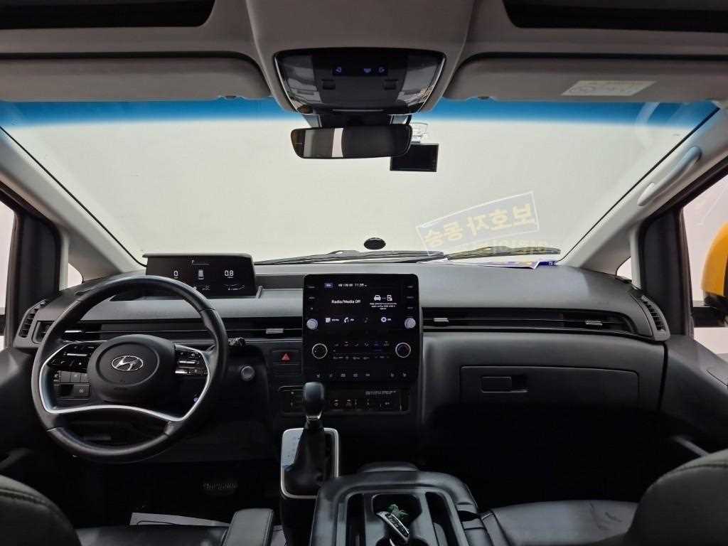 HYUNDAI Staria - Vista 9