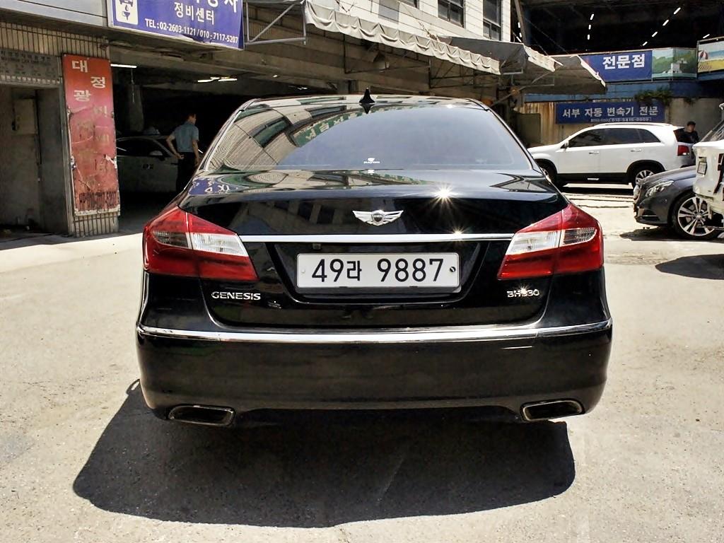 HYUNDAI Genesis - Vista 3