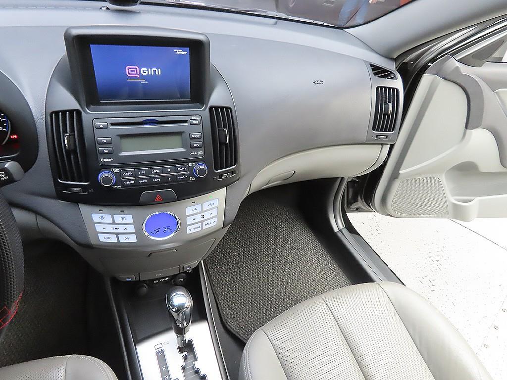 HYUNDAI Avante - Vista 9