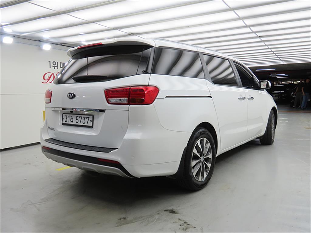 KIA Carnival - Vista 6