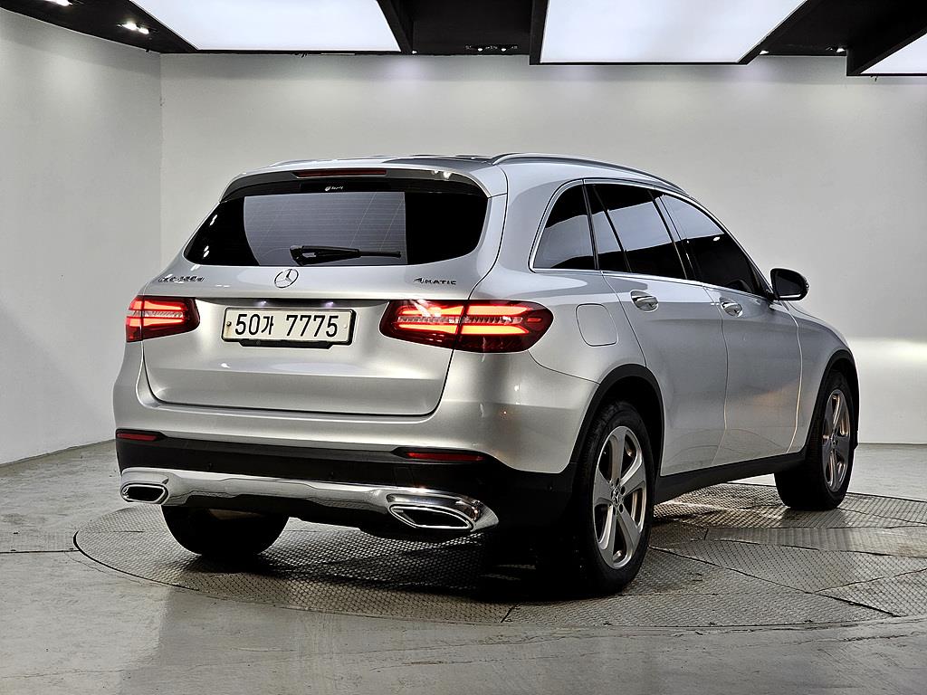Mercedes Benz GLC Class - Vista 6