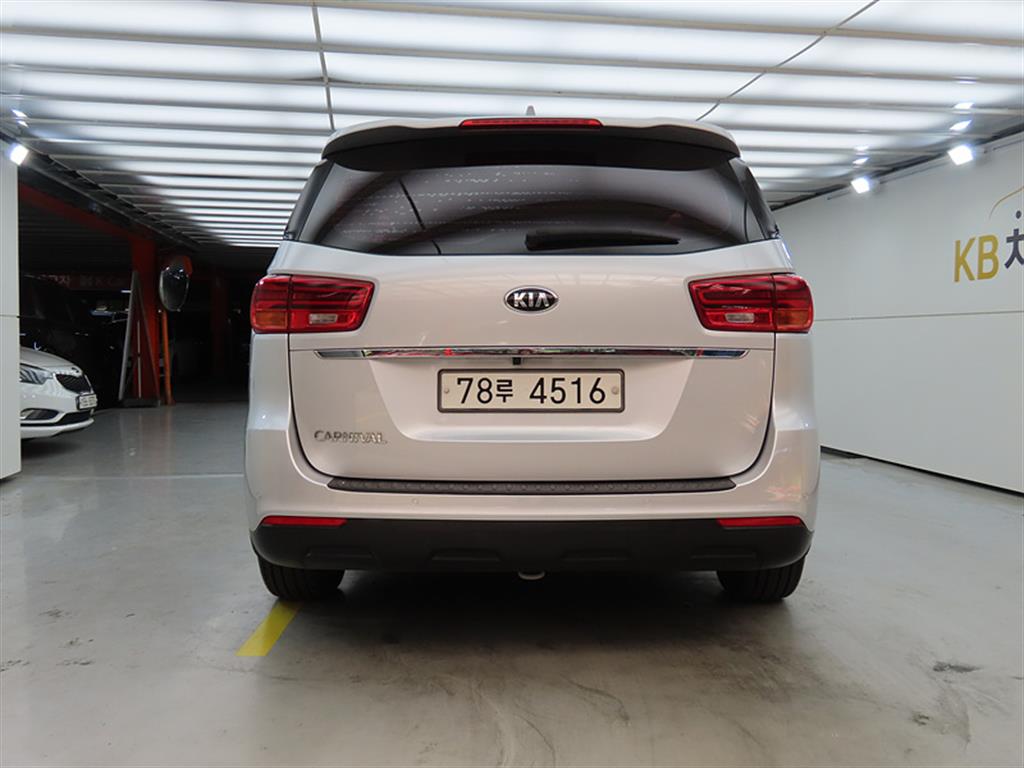 KIA Carnival - Vista 3