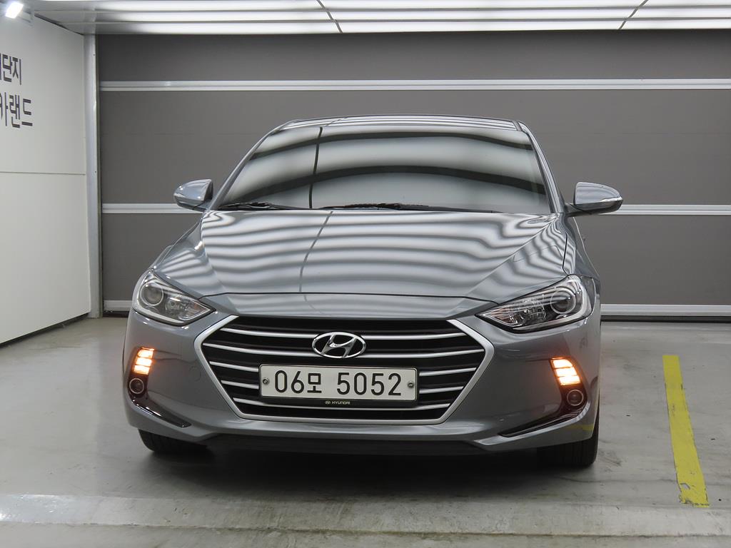 HYUNDAI Avante - Vista 2