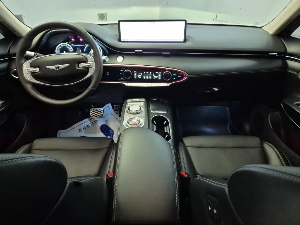 Genesis GV70 - Vista 9