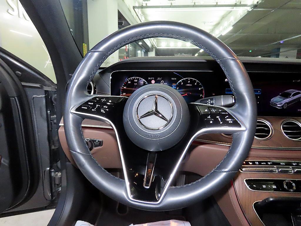 Mercedes Benz E class - Vista 10