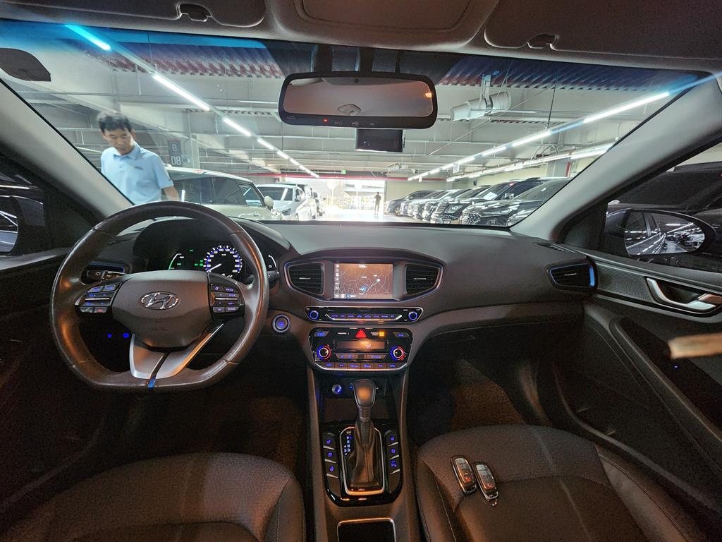 HYUNDAI Ioniq - Vista 7
