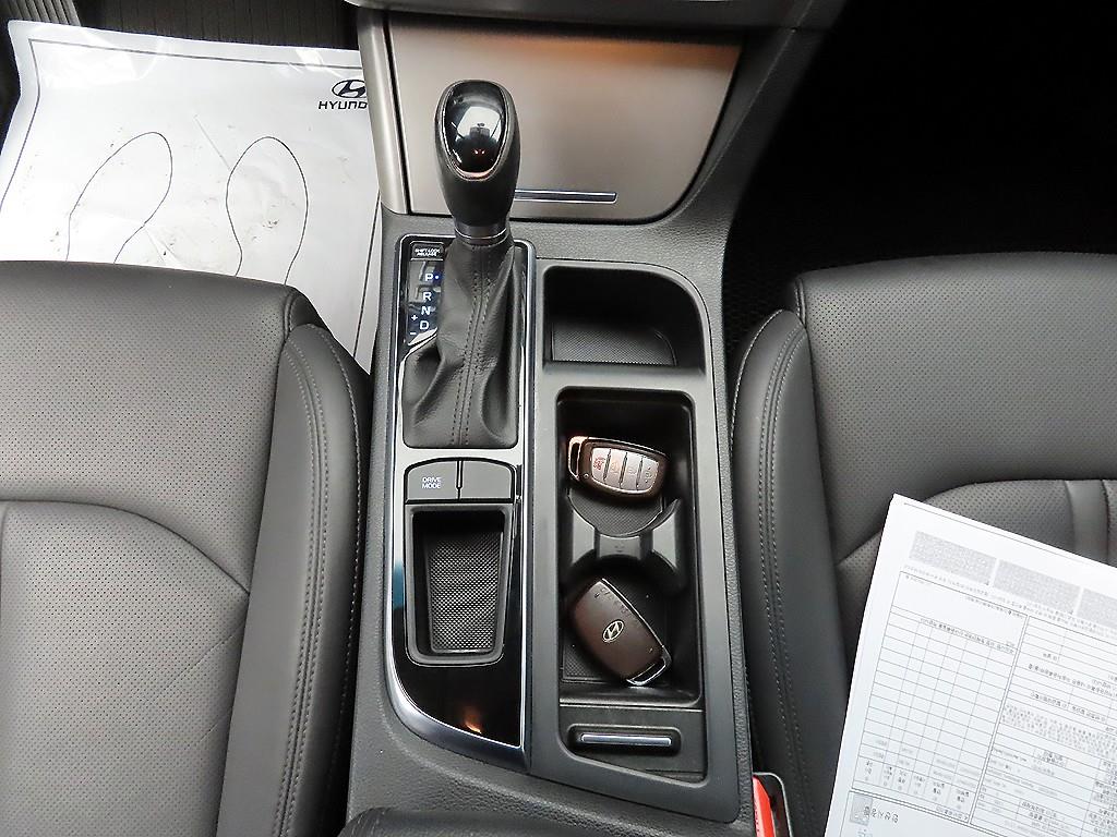 HYUNDAI Sonata - Vista 12