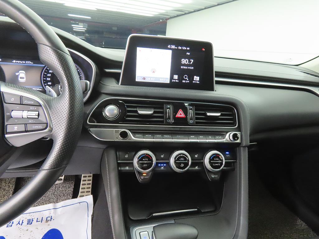Genesis G70 - Vista 12
