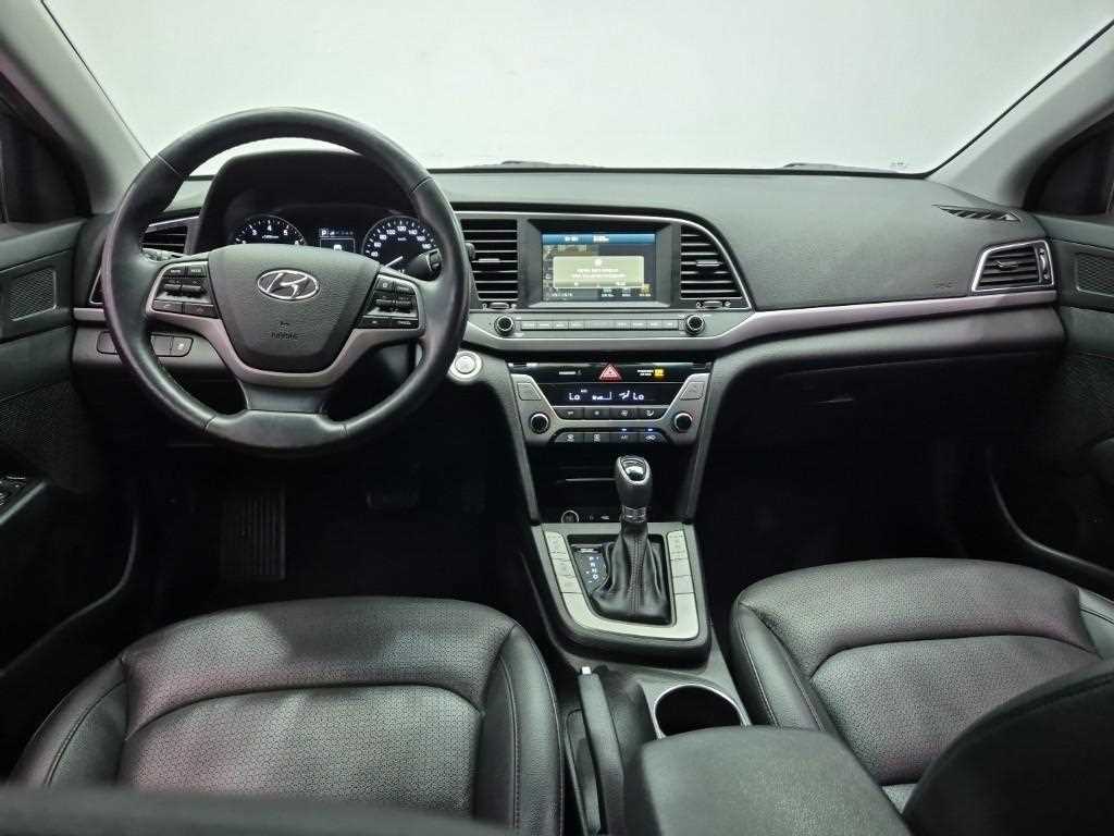 HYUNDAI Avante - Vista 9