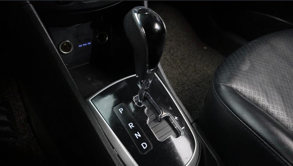 HYUNDAI Accent - Vista 11