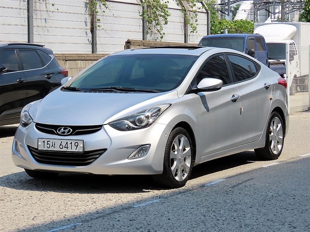 HYUNDAI Avante - Vista 2