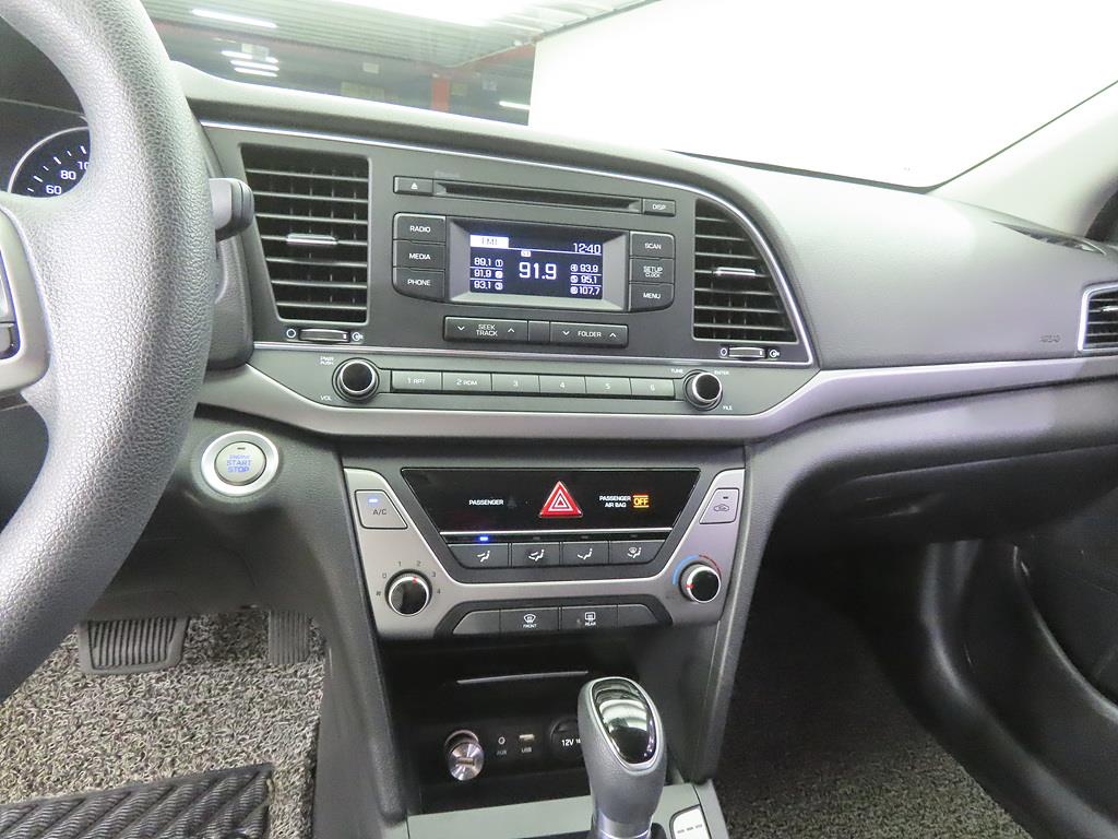 HYUNDAI Avante - Vista 12