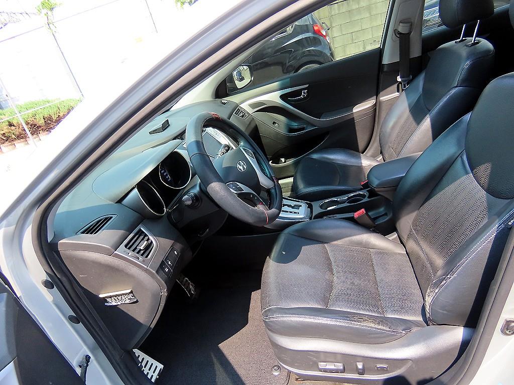 HYUNDAI Avante - Vista 7