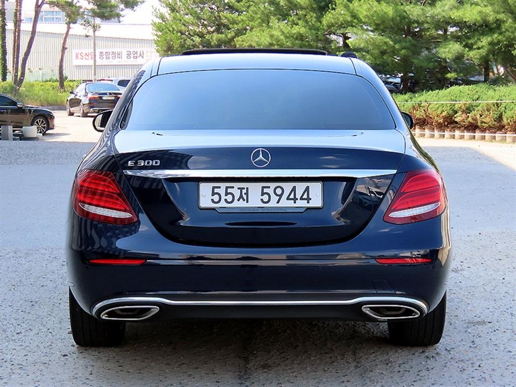Mercedes Benz E class - Vista 6