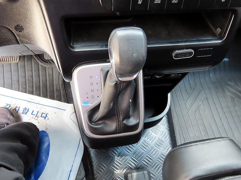 HYUNDAI Staria - Vista 12