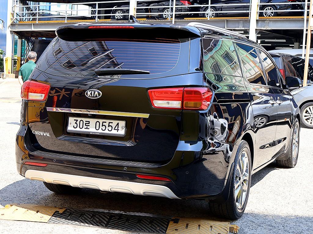 KIA Carnival - Vista 6