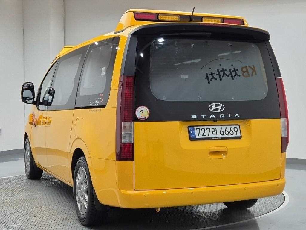 HYUNDAI Staria - Vista 2