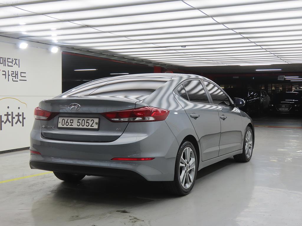HYUNDAI Avante - Vista 6