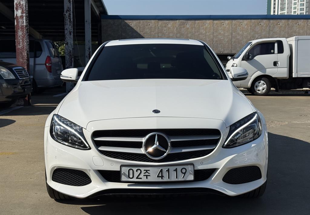 Mercedes Benz C Class 2017 Blanco - Importación desde Corea - HF Imports Iquique - Foto 1