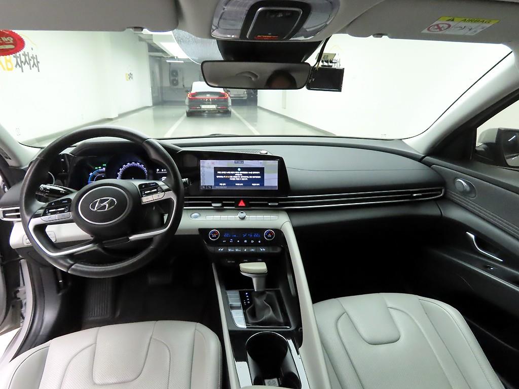 HYUNDAI Avante - Vista 8