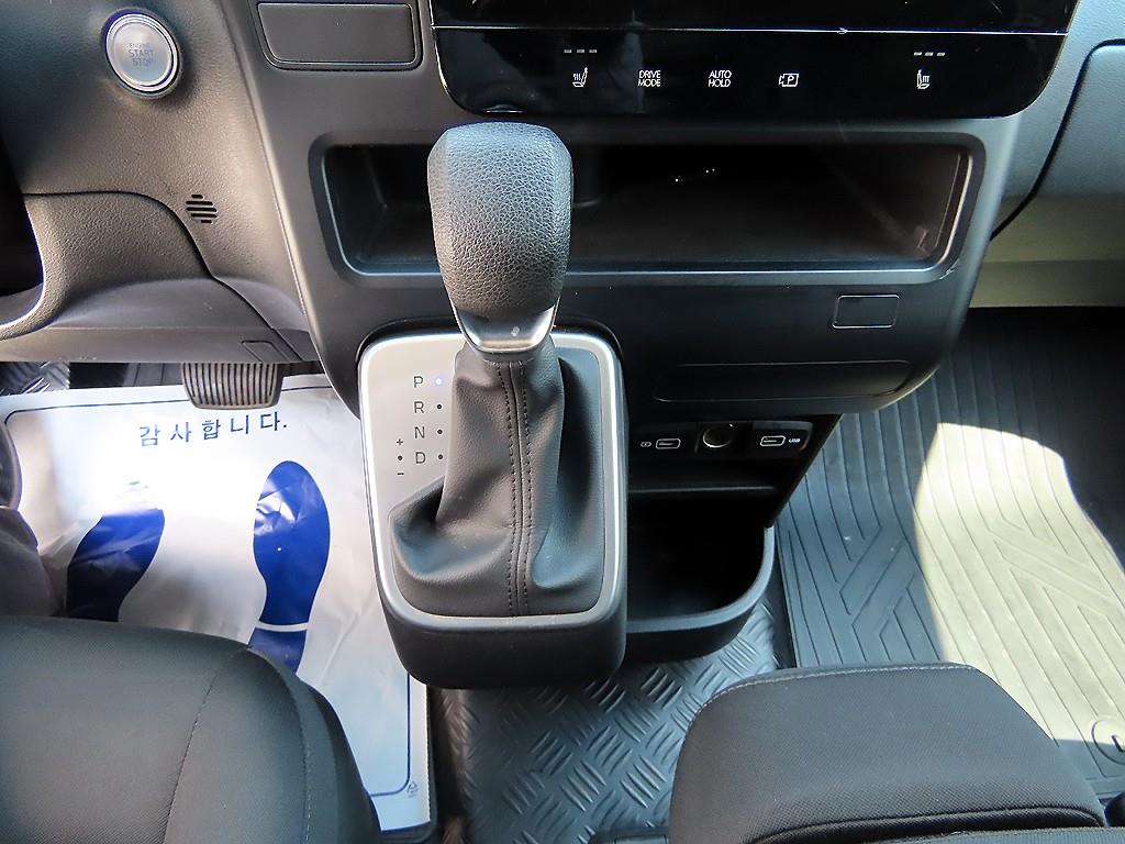 HYUNDAI Staria - Vista 12