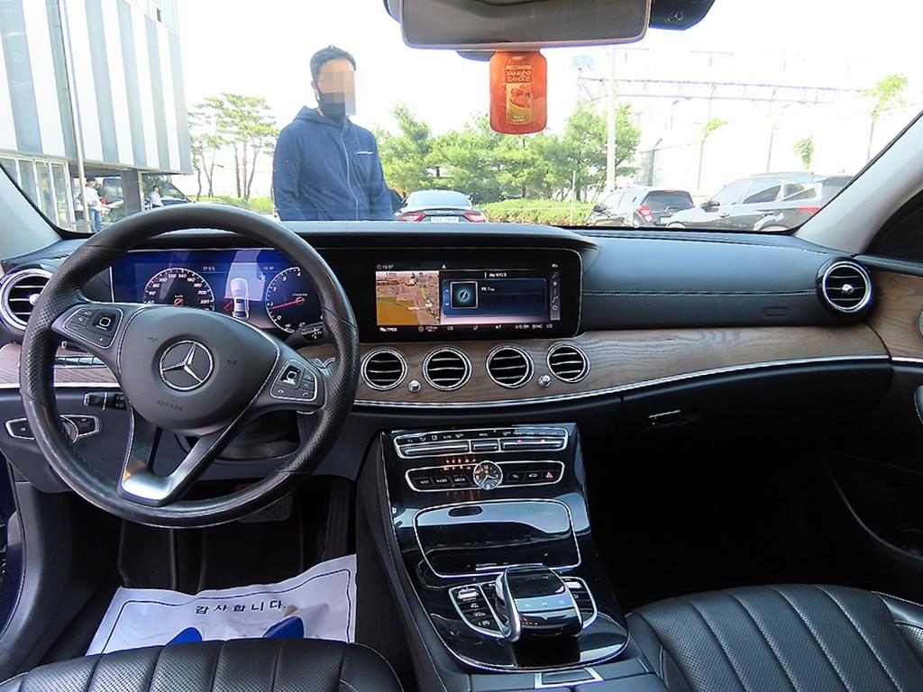 Mercedes Benz E class - Vista 9