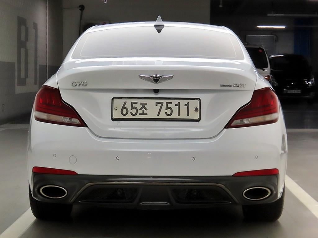 Genesis G70 - Vista 3