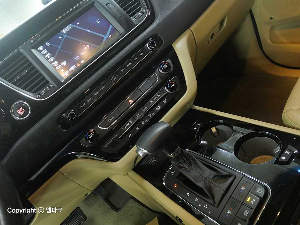 KIA Carnival - Vista 10