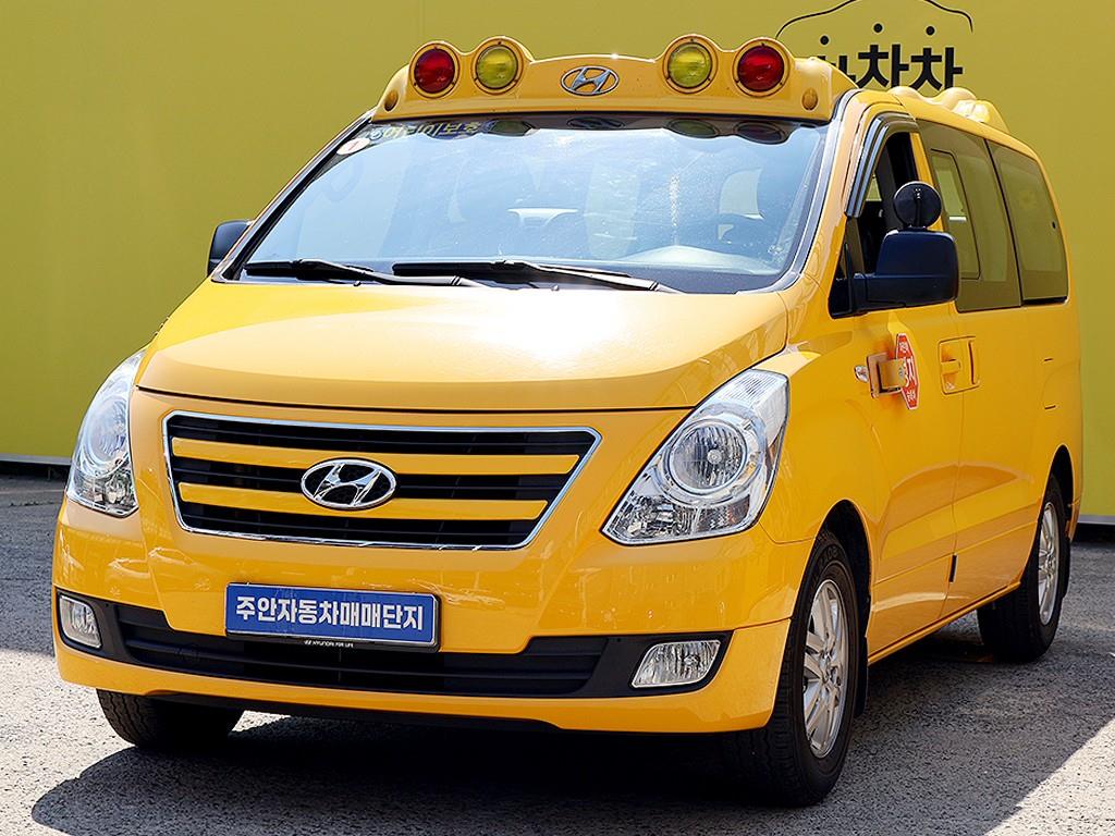 HYUNDAI Starex - Vista 2