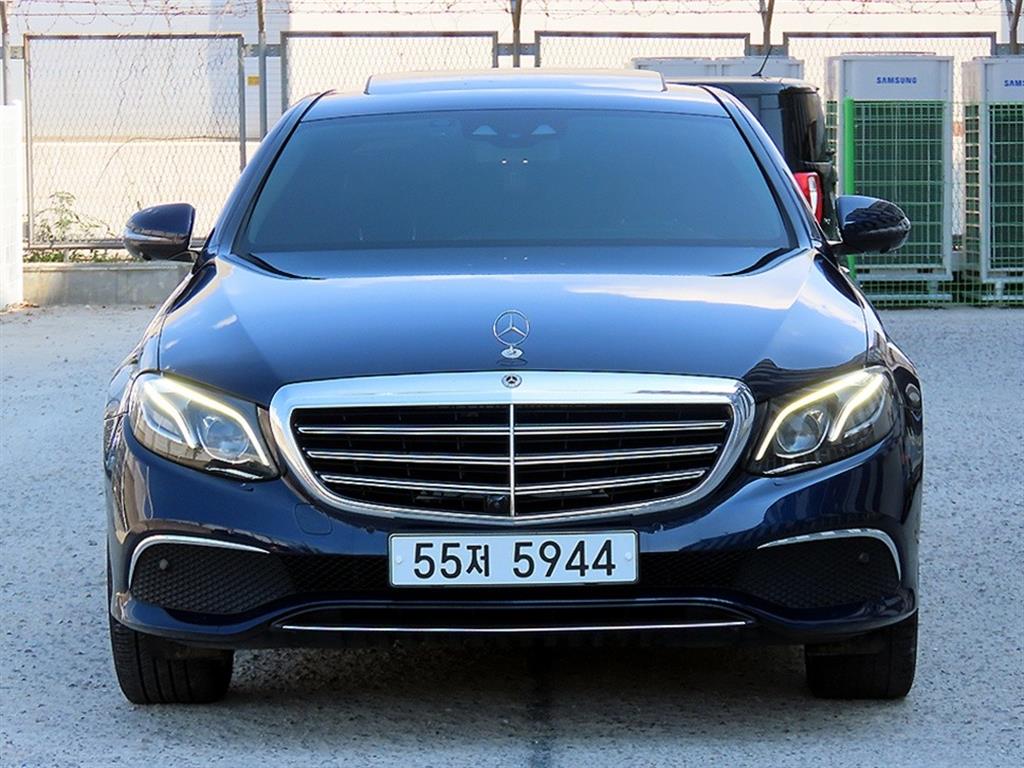 Mercedes Benz E class 2018 Azul - Importación desde Corea - HF Imports Iquique - Foto 1
