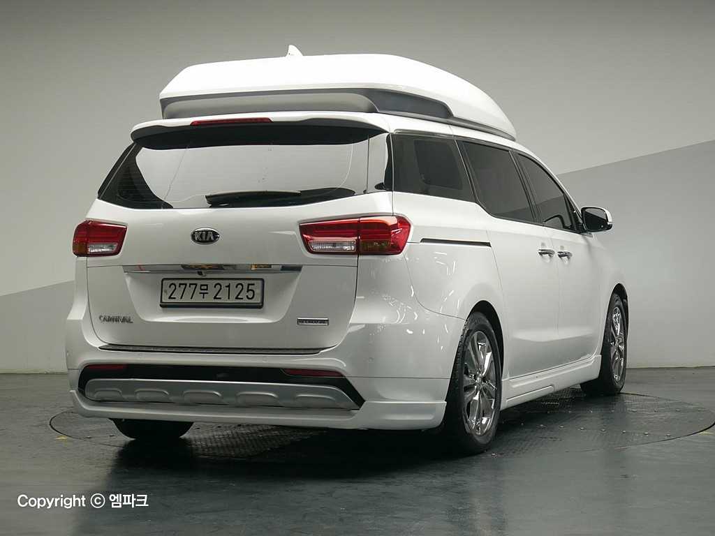 KIA Carnival - Vista 6
