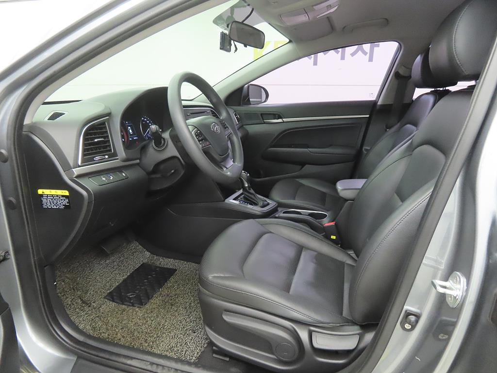 HYUNDAI Avante - Vista 7