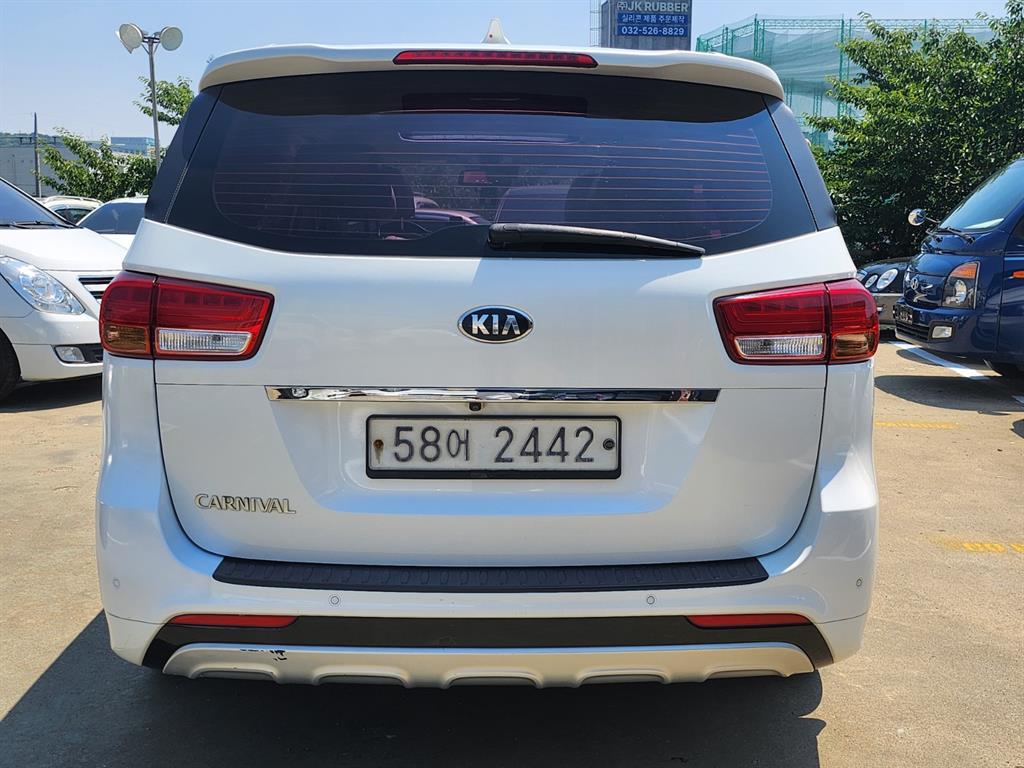 KIA Carnival - Vista 3