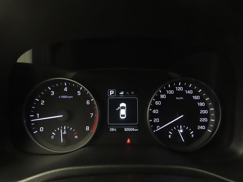 HYUNDAI Avante - Vista 11
