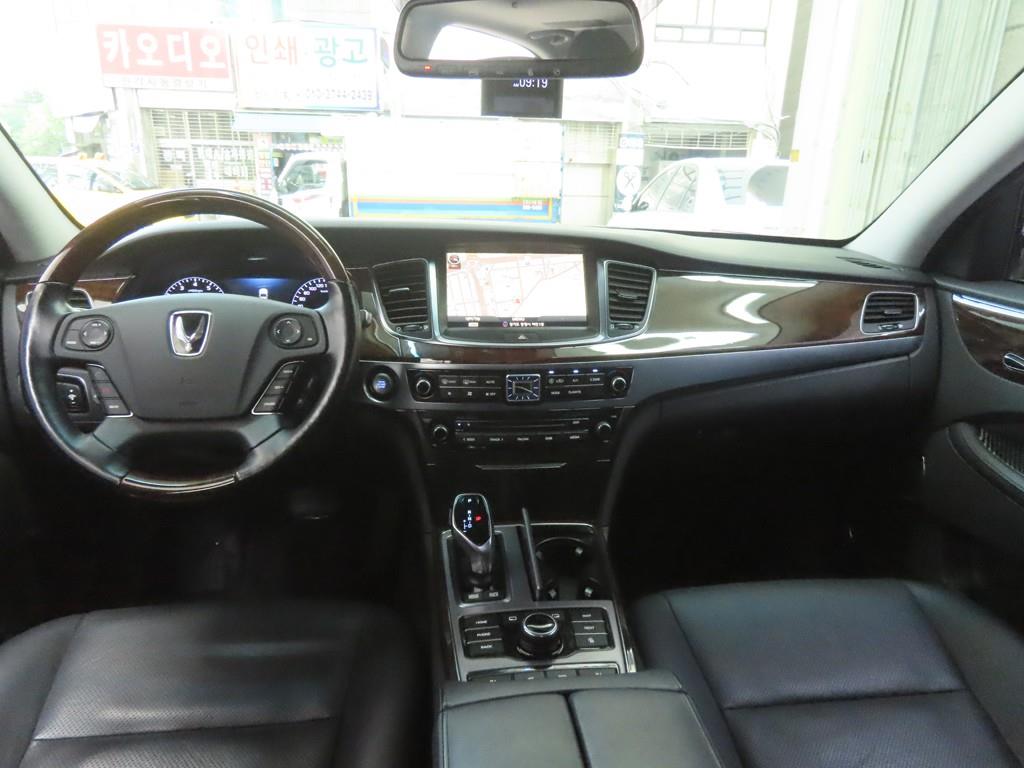 HYUNDAI Equus - Vista 9